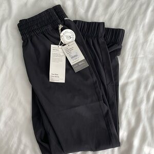 Vuori Villa Jogger. NWT Black Size XS